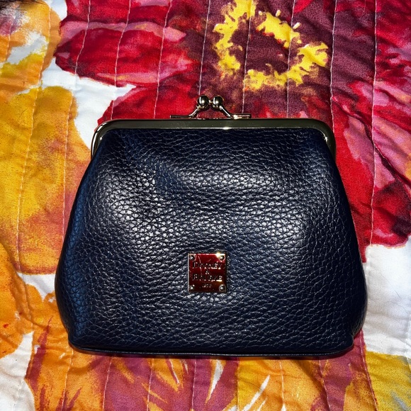 Dooney & Bourke wallet - Picture 1 of 4